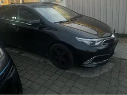 Svart Begagnad 2017 Toyota Auris Multidrive S Halvkombi | 179 000 kr (Marknadspris)