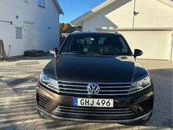 Brun Begagnad 2017 VW Touareg SUV | 235 000 kr (Marknadspris)