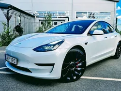 Vit Begagnad 2022 Tesla Model 3 Performance Sedan | 339 000 kr (Bra pris)