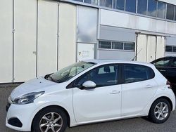Vit Begagnad 2015 Peugeot 208 Halvkombi | 61 000 kr (Marknadspris)
