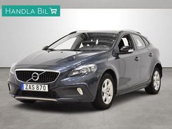 Mörkblå Begagnad 2017 Volvo V40 CC Kombi | 146 900 kr (Marknadspris)