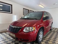 Mörkröd (röd) Begagnad 2006 Chrysler Town & Country Minibuss | 79 900 kr (Marknadspris)