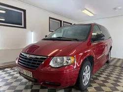 Mörkröd (röd) Begagnad 2006 Chrysler Town & Country Minibuss | 79 900 kr