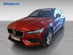 Röd Begagnad 2023 Volvo V60 CC Plus Kombi | 455 000 kr (Marknadspris)