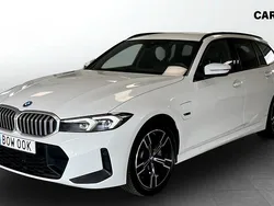 Vit (white) Begagnad 2022 BMW 330e M Sport Kombi | 399 900 kr