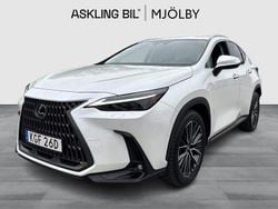 Vit Begagnad 2023 Lexus NX450h+ Luxury Line SUV | 569 000 kr (Marknadspris)
