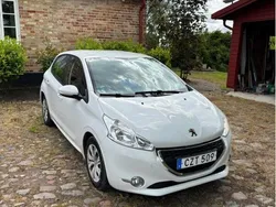 Vit Begagnad 2013 Peugeot 208 Halvkombi | 50 000 kr (Bra pris)