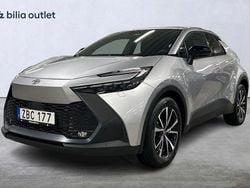 Silver Begagnad 2024 Toyota C-HR+ Style SUV | 369 900 kr (Bra pris)