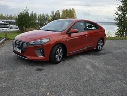 Orange Begagnad 2017 Hyundai Ioniq Comfort Sedan | 102 000 kr (Marknadspris)
