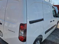 Vit Begagnad 2016 Peugeot Partner Minibuss | 59 000 kr (Marknadspris)