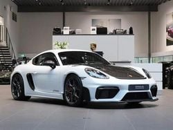 Vit Begagnad 2022 Porsche 718 Cayman GT4 Sportkupé | 1 595 000 kr (Marknadspris)