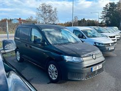 Svart Begagnad 2022 VW Caddy Minibuss | 269 900 kr (Marknadspris)