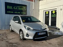 Silver Begagnad 2013 Toyota Yaris Hybrid Active Halvkombi | 112 999 kr (Marknadspris)