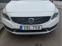 Vit Begagnad 2018 Volvo V60 CC Standard Kombi | 179 999 kr (Lite dyr)