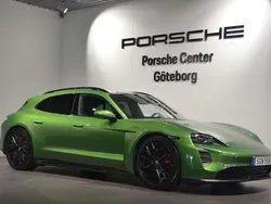 Grön (green) Begagnad 2022 Porsche Taycan GTS Sport Turismo Sedan | 899 000 kr (Superpris)