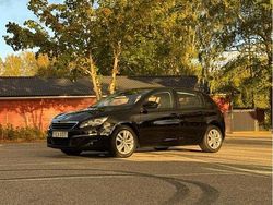 Svart Begagnad 2016 Peugeot 308 Halvkombi | 79 500 kr (Marknadspris)