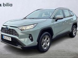 Grön Begagnad 2022 Toyota RAV4 Hybrid Active SUV | 359 900 kr (Superpris)