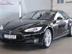 Svart Begagnad 2015 Tesla Model S Halvkombi | 199 900 kr (Marknadspris)