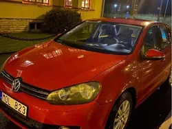 Röd Begagnad 2010 VW Golf Halvkombi | 45 000 kr (Marknadspris)