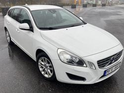 Vit Begagnad 2013 Volvo V60 Momentum Kombi | 89 000 kr (Marknadspris)