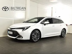 Vit Begagnad 2023 Toyota Corolla Style Kombi | 289 900 kr (Marknadspris)