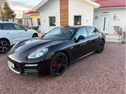 Porsche Panamera 4