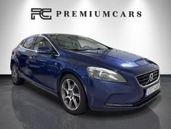 Blå Begagnad 2015 Volvo V40 Momentum Kombi | 104 900 kr (Marknadspris)
