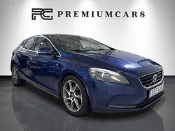 Blå Begagnad 2015 Volvo V40 Momentum Kombi | 104 900 kr (Marknadspris)