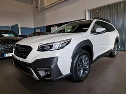 Vit (chrystal white pearl) Begagnad 2023 Subaru Outback SUV | 434 900 kr (Bra pris)