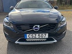 Svart Begagnad 2018 Volvo V60 CC Standard Kombi | 235 000 kr (Bra pris)