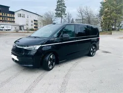 Svart Begagnad 2023 VW T7 Style Van | 590 000 kr