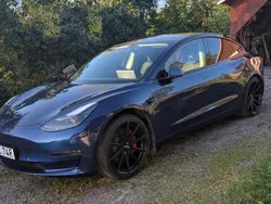 Blå Begagnad 2021 Tesla Model 3 Performance Sedan | 335 000 kr (Marknadspris)