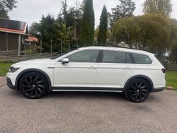Vit Begagnad 2021 VW Passat Alltrack Kombi | 229 000 kr (Marknadspris)