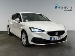Vit Begagnad 2022 Seat Leon Style Halvkombi | 209 900 kr (Marknadspris)