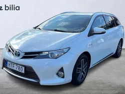 Vit Begagnad 2015 Toyota Auris Touring Sports Edition Kombi | 134 900 kr (Marknadspris)