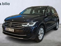 Svart Begagnad 2023 VW Tiguan Elegance SUV | 399 900 kr (Dyr)