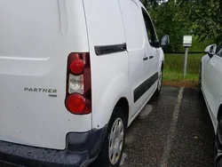 Vit Begagnad 2012 Peugeot Partner Minibuss | 28 000 kr (Bra pris)