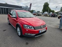 Röd Begagnad 2014 VW Passat Alltrack Kombi | 129 900 kr (Marknadspris)
