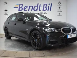 Svart Begagnad 2022 BMW 330e M Sport Kombi | 369 500 kr (Marknadspris)