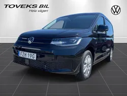Svart (deep black pärleffekt) Ny 2025 VW Caddy Maxi Minibuss | 448 750 kr (Marknadspris)