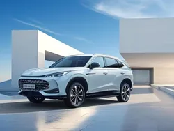 Vit Begagnad 2024 MG HS Luxury SUV | 414 900 kr (Marknadspris)