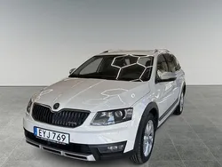 Vit Begagnad 2015 Skoda Octavia Scout Business Line Kombi | 172 500 kr