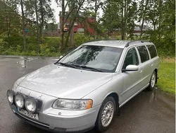 Grå Begagnad 2005 Volvo V70 Kombi | 15 000 kr (Lite dyr)