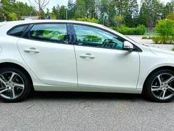 Vit Begagnad 2017 Volvo V40 Kombi | 175 000 kr (Lite dyr)