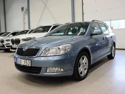 Ljusgrå Begagnad 2011 Skoda Octavia Elegance Kombi | 99 900 kr (Marknadspris)