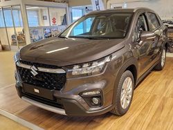 Grå Ny 2025 Suzuki SX4 S-Cross Kombi | 341 800 kr (Dyr)