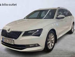 Vit Begagnad 2016 Skoda Superb Kombi | 159 800 kr (Marknadspris)