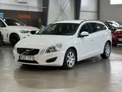 Vit Begagnad 2011 Volvo V60 Momentum Kombi | 69 900 kr (Marknadspris)