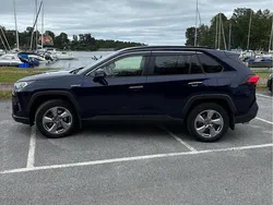 Blå Begagnad 2019 Toyota RAV4 Hybrid Executive SUV | 300 000 kr (Marknadspris)