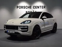 Grå (brown) Ny 2025 Porsche Cayenne Turbo E-Hybrid SUV | 2 422 700 kr